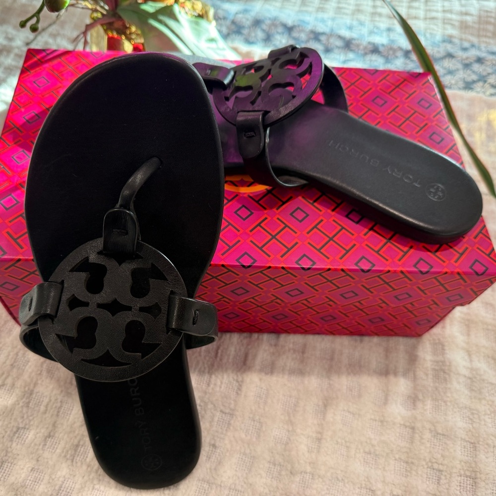 Tory Burch Iconic Soft Miller Sandal in Perfect Black size 8 - EUC! - Picture 2 of 9